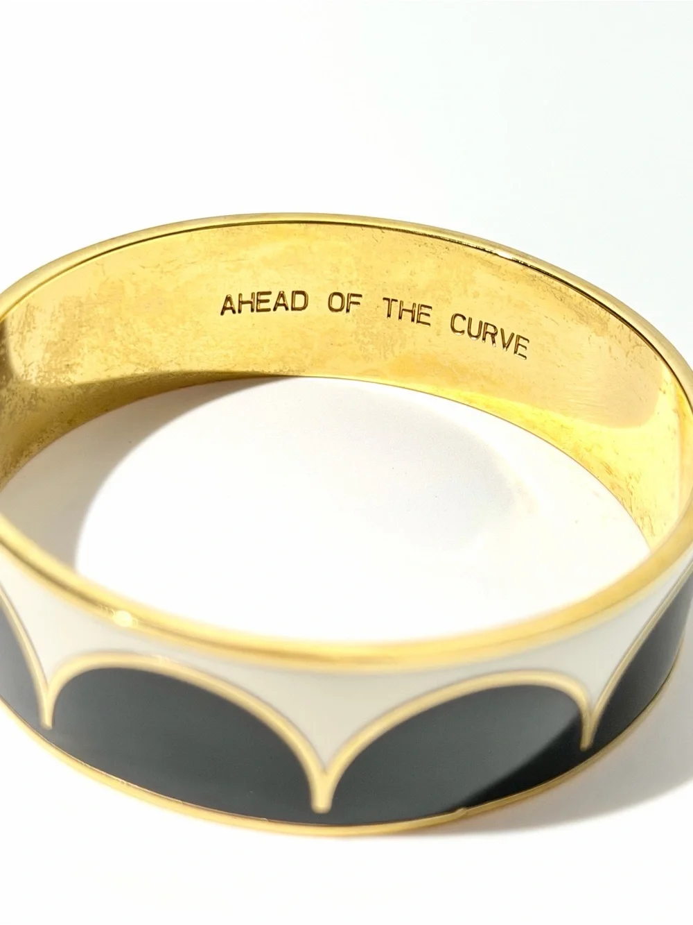 kate spade ♠️ Black White Scallop Enamel ahead of the curve bangle bracelet
